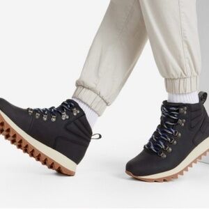 Merrell Women's Alpine Hiker Hiking Boots Size 5 Size EU 36 Vegan Leather Black